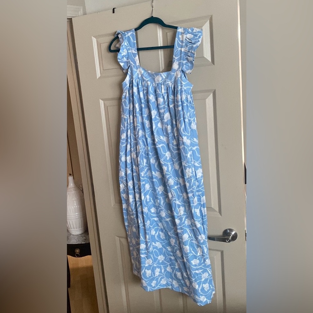 Blue Floral Midi Dress. Size Medium. NWT